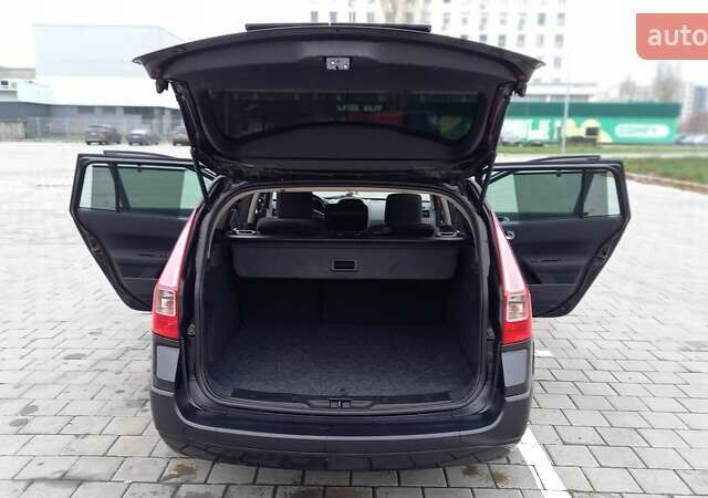 Черный Рено Меган, объемом двигателя 1.6 л и пробегом 206 тыс. км за 5999 $, фото 30 на Automoto.ua