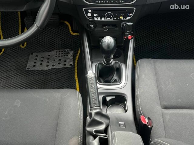 Черный Рено Меган, объемом двигателя 1.9 л и пробегом 295 тыс. км за 7190 $, фото 40 на Automoto.ua