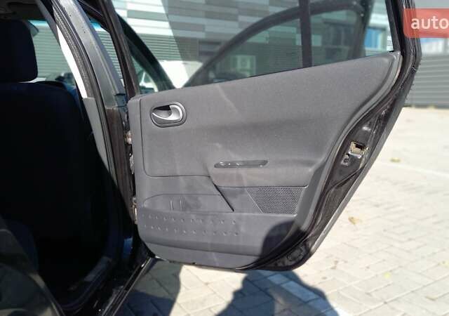 Черный Рено Меган, объемом двигателя 1.6 л и пробегом 206 тыс. км за 5999 $, фото 17 на Automoto.ua