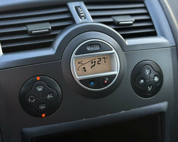 Черный Рено Меган, объемом двигателя 1.6 л и пробегом 200 тыс. км за 6200 $, фото 64 на Automoto.ua