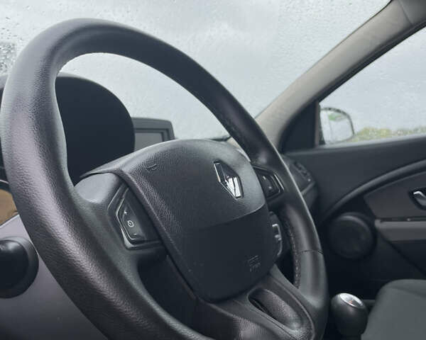 Рено Меган 2009 в Ивано-Франковске на Automoto.ua Черный Рено Меган, объемом двигателя 1.46 л и пробегом 280 тыс. км за 5399 $, фото 11 на Automoto.ua