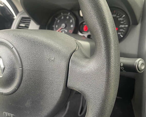 Черный Рено Меган, объемом двигателя 1.6 л и пробегом 196 тыс. км за 5950 $, фото 16 на Automoto.ua