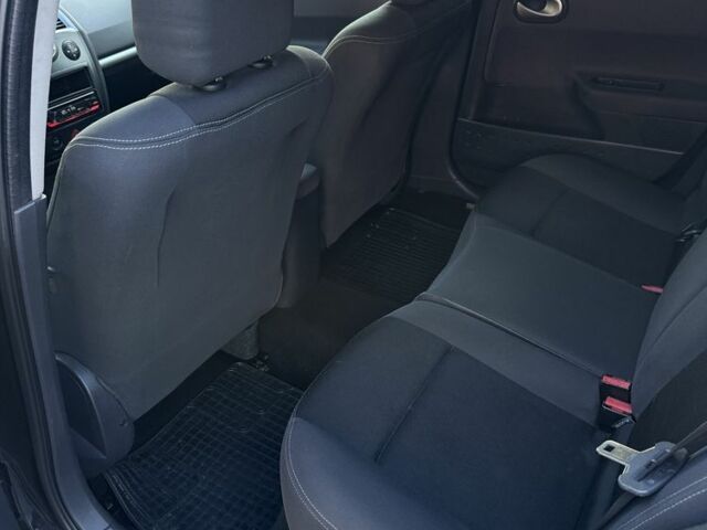 Черный Рено Меган, объемом двигателя 1.6 л и пробегом 200 тыс. км за 6200 $, фото 17 на Automoto.ua