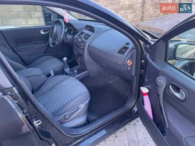 Черный Рено Меган, объемом двигателя 1.6 л и пробегом 257 тыс. км за 5100 $, фото 5 на Automoto.ua
