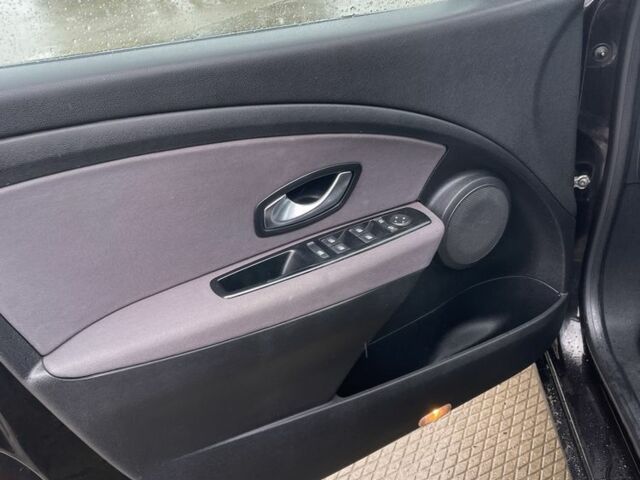 Черный Рено Меган, объемом двигателя 1.5 л и пробегом 280 тыс. км за 5199 $, фото 4 на Automoto.ua