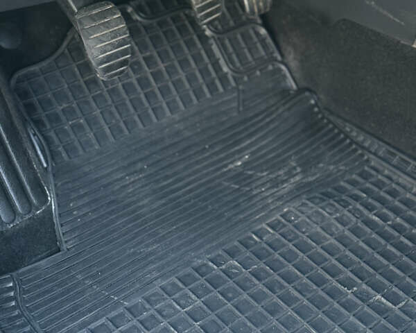 Черный Рено Меган, объемом двигателя 1.6 л и пробегом 200 тыс. км за 6200 $, фото 50 на Automoto.ua