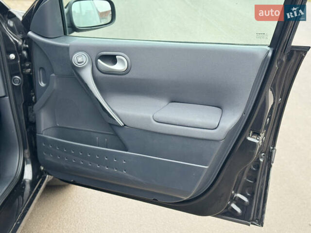 Черный Рено Меган, объемом двигателя 1.6 л и пробегом 190 тыс. км за 5300 $, фото 62 на Automoto.ua