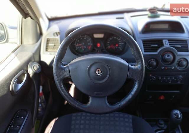 Черный Рено Меган, объемом двигателя 1.6 л и пробегом 206 тыс. км за 5999 $, фото 24 на Automoto.ua