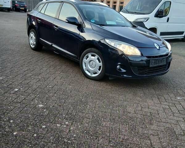 Черный Рено Меган, объемом двигателя 1.6 л и пробегом 164 тыс. км за 7100 $, фото 2 на Automoto.ua