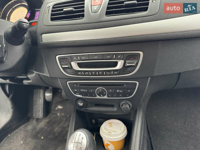 Черный Рено Меган, объемом двигателя 1.5 л и пробегом 231 тыс. км за 6350 $, фото 19 на Automoto.ua