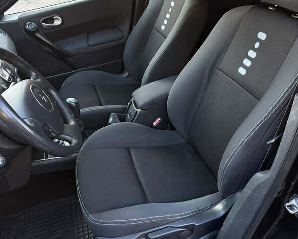 Черный Рено Меган, объемом двигателя 1.6 л и пробегом 200 тыс. км за 6200 $, фото 45 на Automoto.ua