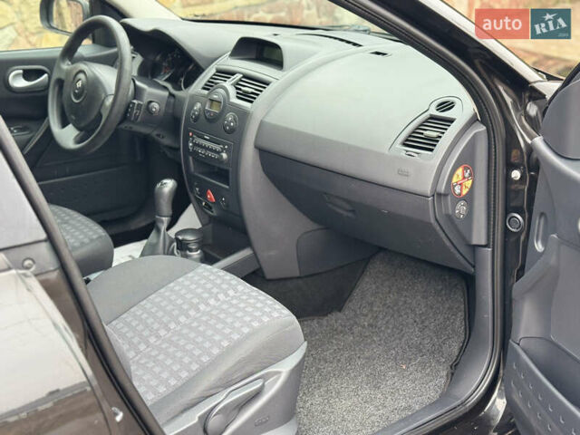 Черный Рено Меган, объемом двигателя 1.6 л и пробегом 190 тыс. км за 5300 $, фото 68 на Automoto.ua