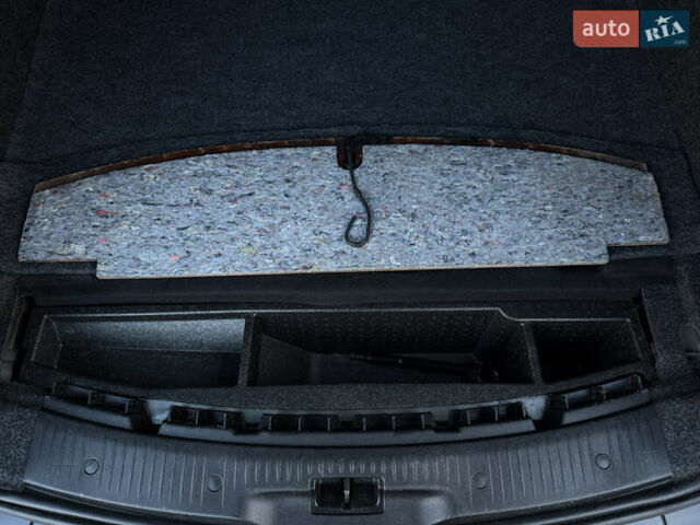 Черный Рено Меган, объемом двигателя 1.6 л и пробегом 200 тыс. км за 6200 $, фото 81 на Automoto.ua