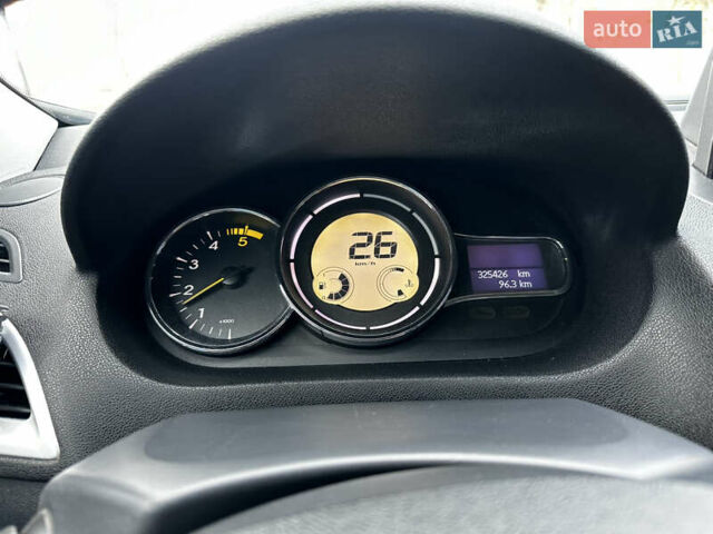 Черный Рено Меган, объемом двигателя 1.46 л и пробегом 330 тыс. км за 7200 $, фото 21 на Automoto.ua