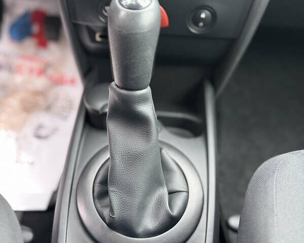 Черный Рено Меган, объемом двигателя 1.6 л и пробегом 190 тыс. км за 5300 $, фото 75 на Automoto.ua