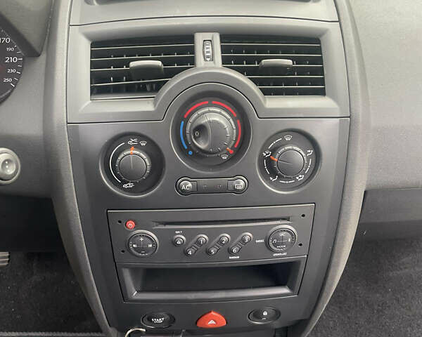 Черный Рено Меган, объемом двигателя 1.6 л и пробегом 196 тыс. км за 5950 $, фото 17 на Automoto.ua