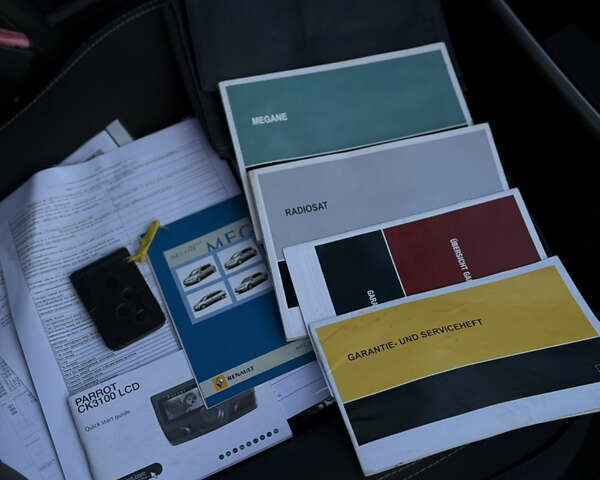 Черный Рено Меган, объемом двигателя 1.6 л и пробегом 200 тыс. км за 6200 $, фото 91 на Automoto.ua