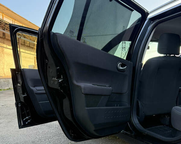 Черный Рено Меган, объемом двигателя 1.6 л и пробегом 200 тыс. км за 6200 $, фото 105 на Automoto.ua