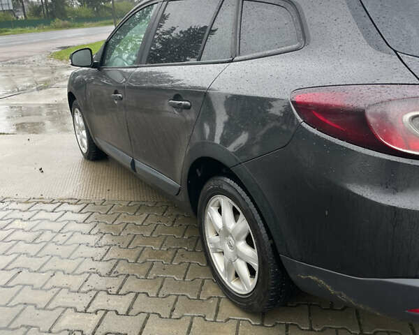 Рено Меган 2009 в Ивано-Франковске на Automoto.ua Черный Рено Меган, объемом двигателя 1.46 л и пробегом 280 тыс. км за 5399 $, фото 5 на Automoto.ua