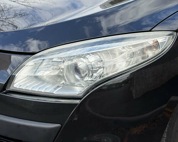 Черный Рено Меган, объемом двигателя 1.6 л и пробегом 240 тыс. км за 6500 $, фото 4 на Automoto.ua