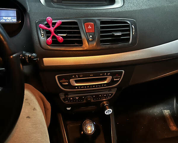 Чорний Рено Меган, об'ємом двигуна 1.46 л та пробігом 340 тис. км за 5700 $, фото 6 на Automoto.ua