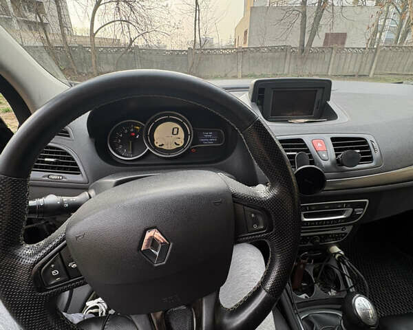 Черный Рено Меган, объемом двигателя 1.6 л и пробегом 240 тыс. км за 6500 $, фото 2 на Automoto.ua