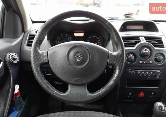 Черный Рено Меган, объемом двигателя 1.6 л и пробегом 206 тыс. км за 5999 $, фото 24 на Automoto.ua