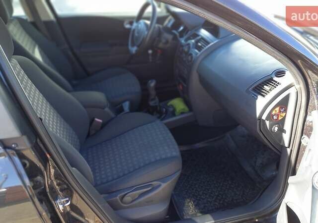Черный Рено Меган, объемом двигателя 1.6 л и пробегом 206 тыс. км за 5999 $, фото 18 на Automoto.ua