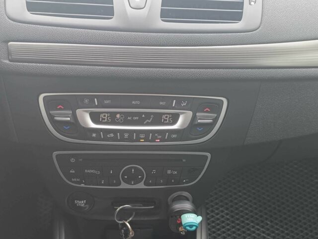 Черный Рено Меган, объемом двигателя 1.9 л и пробегом 298 тыс. км за 6950 $, фото 16 на Automoto.ua