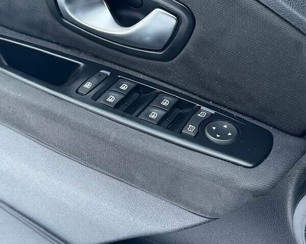 Черный Рено Меган, объемом двигателя 1.6 л и пробегом 164 тыс. км за 7100 $, фото 7 на Automoto.ua