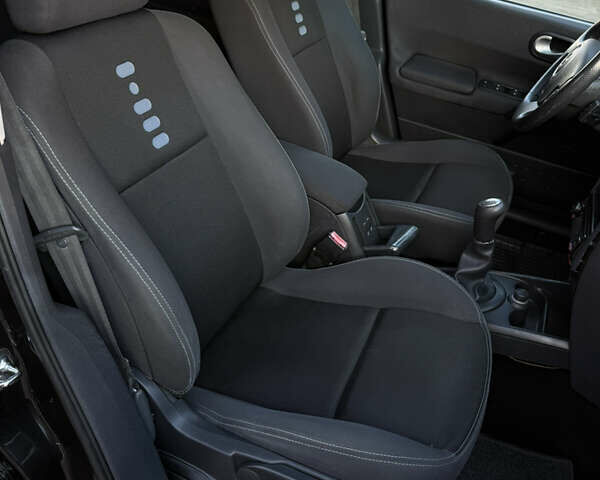 Черный Рено Меган, объемом двигателя 1.6 л и пробегом 200 тыс. км за 6200 $, фото 88 на Automoto.ua