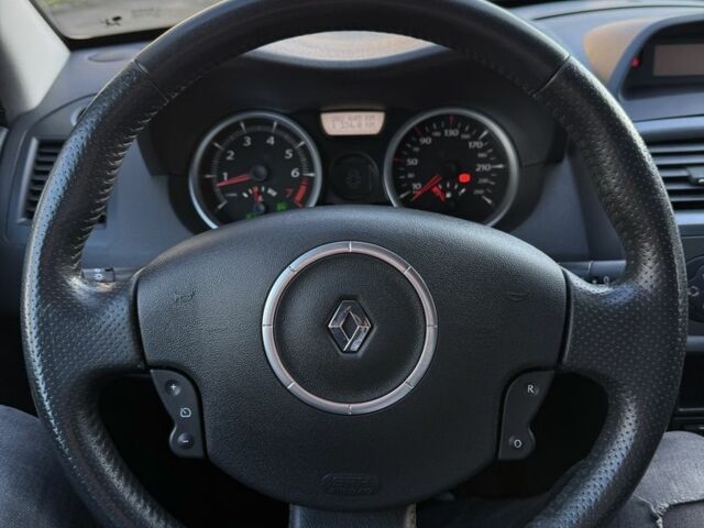 Черный Рено Меган, объемом двигателя 1.6 л и пробегом 200 тыс. км за 6200 $, фото 13 на Automoto.ua