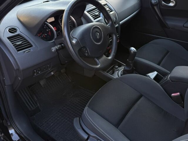 Черный Рено Меган, объемом двигателя 1.6 л и пробегом 200 тыс. км за 6200 $, фото 10 на Automoto.ua