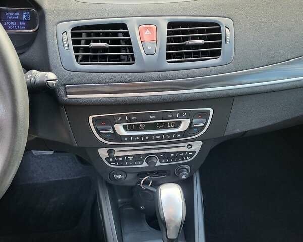 Чорний Рено Меган, об'ємом двигуна 2 л та пробігом 210 тис. км за 6700 $, фото 51 на Automoto.ua