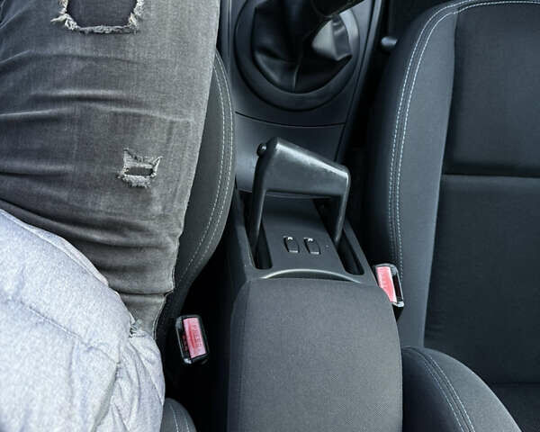 Черный Рено Меган, объемом двигателя 1.6 л и пробегом 200 тыс. км за 6200 $, фото 58 на Automoto.ua