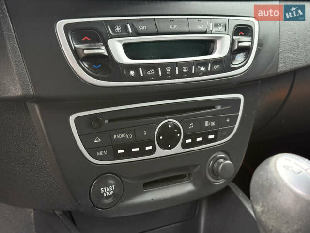 Чорний Рено Меган, об'ємом двигуна 1.6 л та пробігом 172 тис. км за 6900 $, фото 59 на Automoto.ua