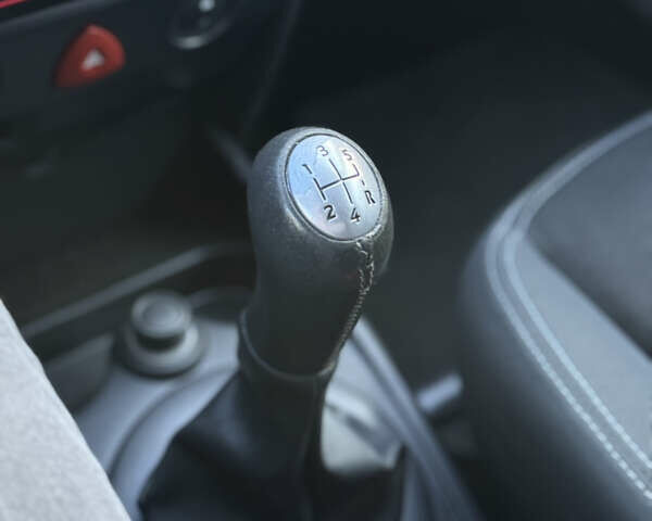 Черный Рено Меган, объемом двигателя 1.6 л и пробегом 200 тыс. км за 6200 $, фото 61 на Automoto.ua