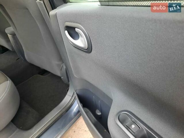 Чорний Рено Меган, об'ємом двигуна 1.6 л та пробігом 187 тис. км за 6200 $, фото 76 на Automoto.ua