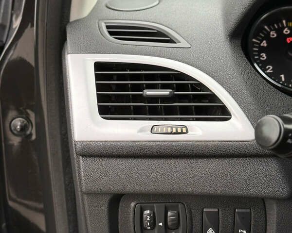 Чорний Рено Меган, об'ємом двигуна 1.6 л та пробігом 172 тис. км за 6900 $, фото 56 на Automoto.ua