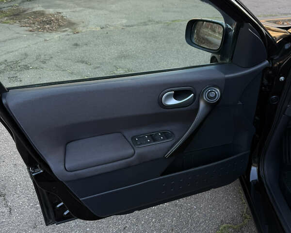 Черный Рено Меган, объемом двигателя 1.6 л и пробегом 200 тыс. км за 6200 $, фото 42 на Automoto.ua