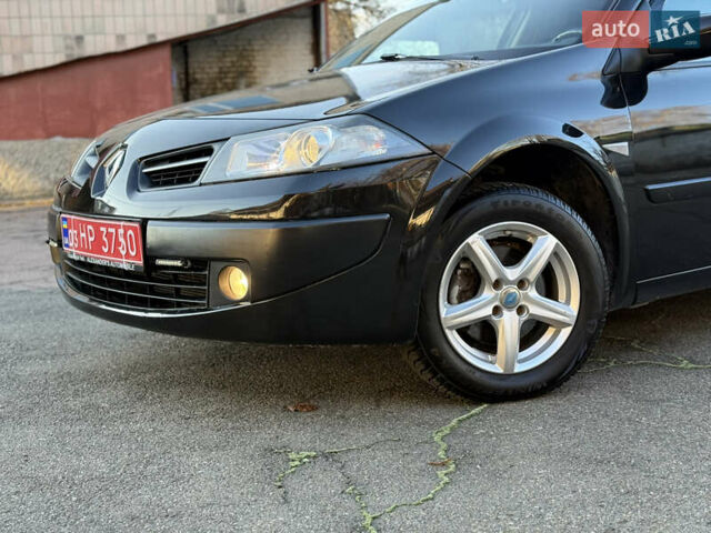 Черный Рено Меган, объемом двигателя 1.6 л и пробегом 200 тыс. км за 6200 $, фото 13 на Automoto.ua