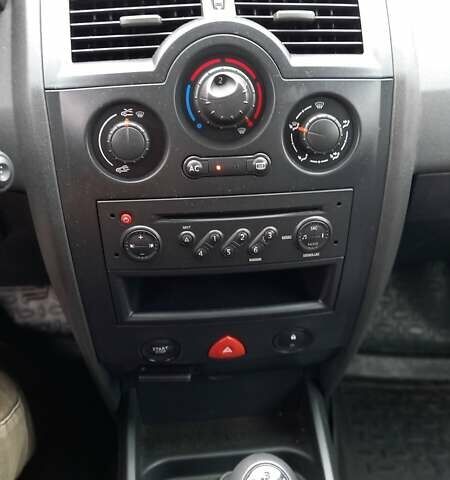 Черный Рено Меган, объемом двигателя 1.6 л и пробегом 206 тыс. км за 5999 $, фото 27 на Automoto.ua