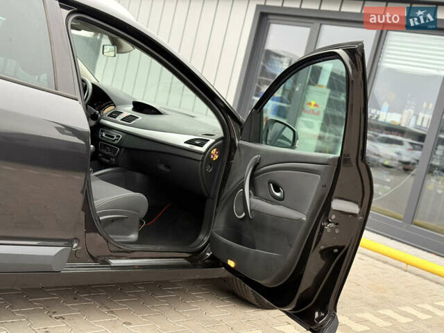 Чорний Рено Меган, об'ємом двигуна 1.6 л та пробігом 172 тис. км за 6900 $, фото 87 на Automoto.ua