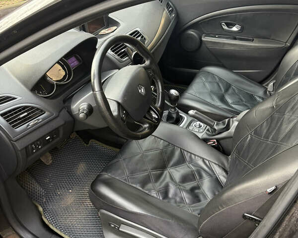 Черный Рено Меган, объемом двигателя 1.6 л и пробегом 240 тыс. км за 6500 $, фото 3 на Automoto.ua