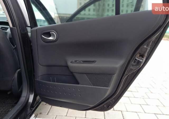 Черный Рено Меган, объемом двигателя 1.6 л и пробегом 206 тыс. км за 5999 $, фото 19 на Automoto.ua