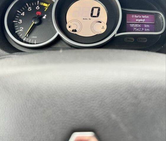 Чорний Рено Меган, об'ємом двигуна 1.6 л та пробігом 185 тис. км за 7600 $, фото 13 на Automoto.ua