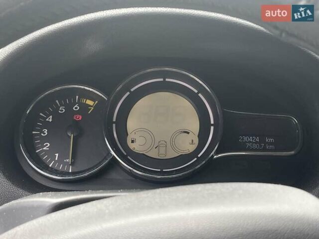 Чорний Рено Меган, об'ємом двигуна 1.4 л та пробігом 230 тис. км за 7500 $, фото 20 на Automoto.ua