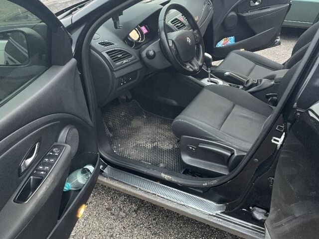 Черный Рено Меган, объемом двигателя 1.5 л и пробегом 330 тыс. км за 8000 $, фото 3 на Automoto.ua