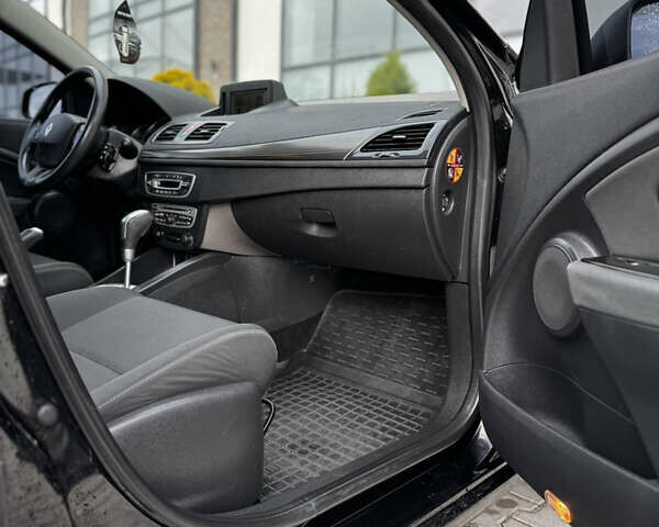 Черный Рено Меган, объемом двигателя 1.5 л и пробегом 240 тыс. км за 6500 $, фото 34 на Automoto.ua