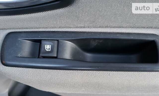 Черный Рено Меган, объемом двигателя 1.5 л и пробегом 249 тыс. км за 5700 $, фото 2 на Automoto.ua